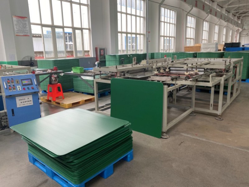 CORRUGATED PLASTIC LAYER PADS SEALING EDGES